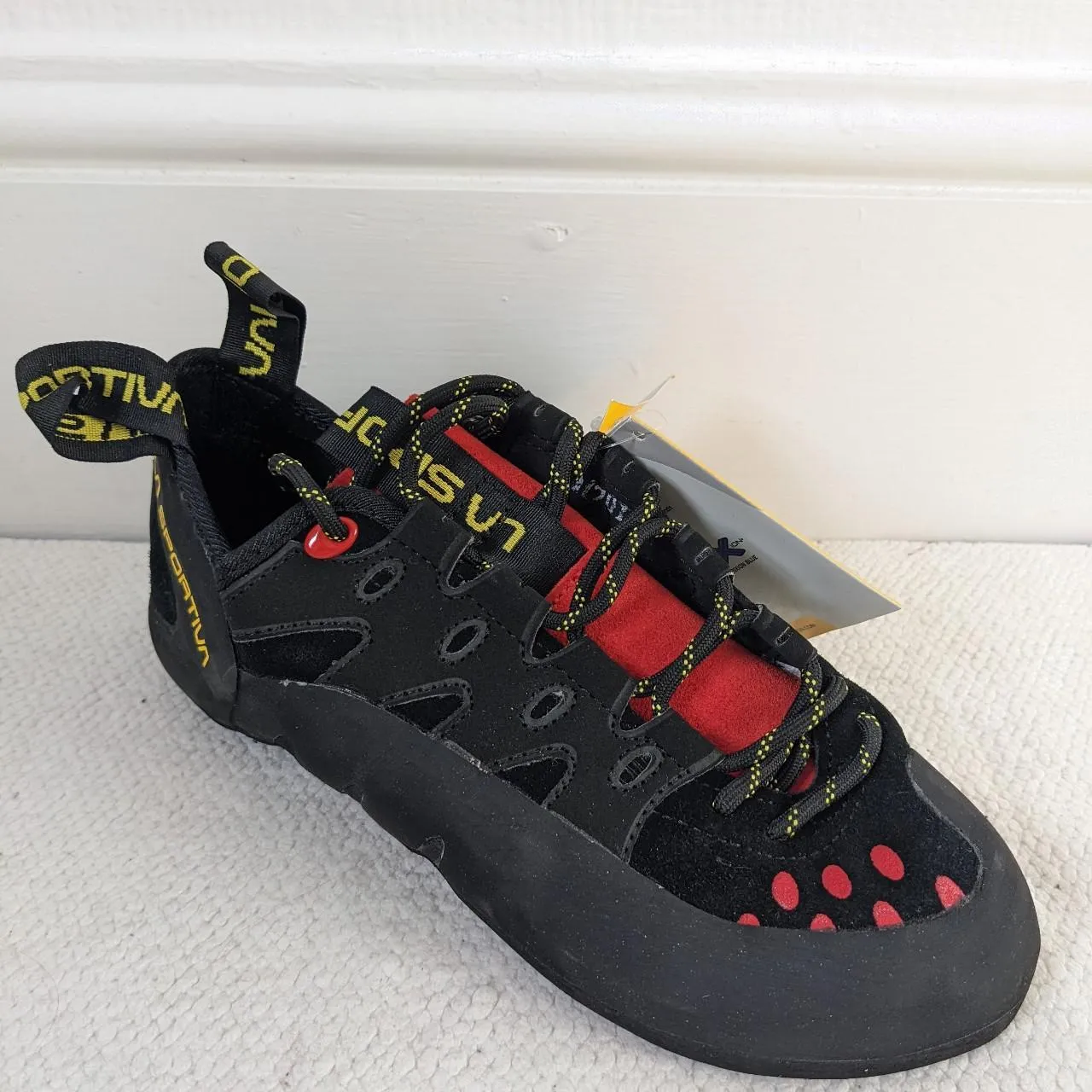 16279 tarantula climbing shoe features